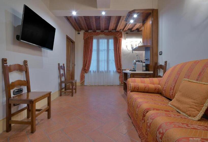 اتاق استاندارد, First Of Florence