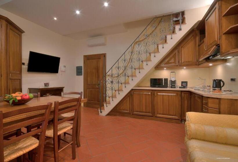 آپارتمان 2 خوابه, First Of Florence