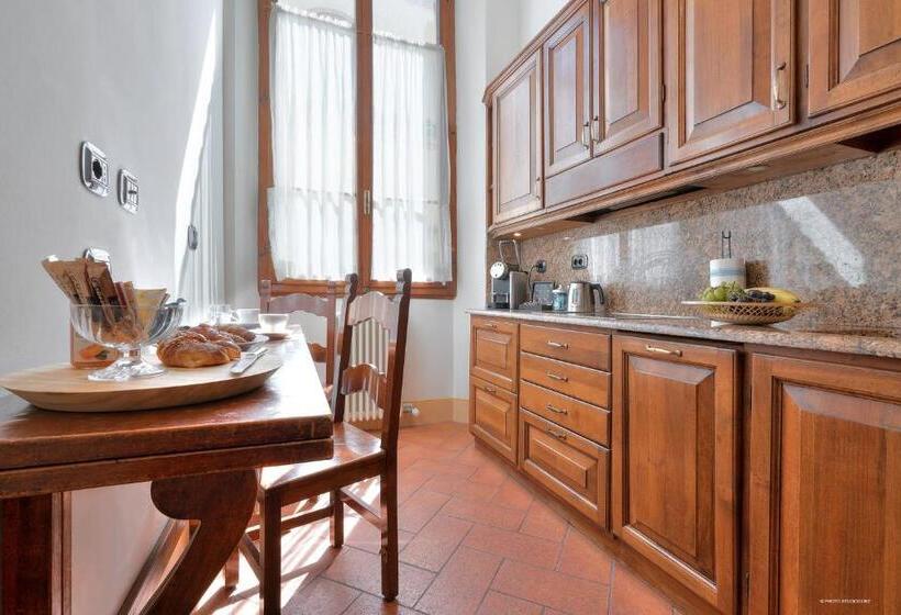 آپارتمان لوکس 1 خوابه, First Of Florence