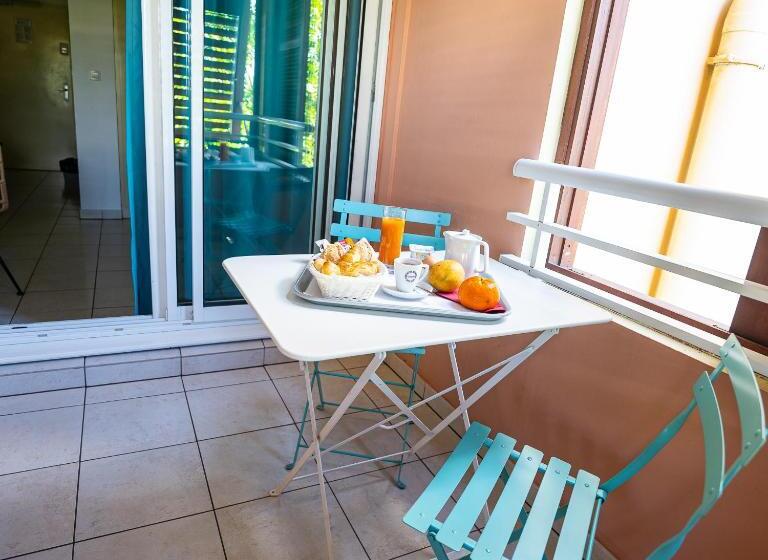 استودیوی استاندارد, Le Kerveguen