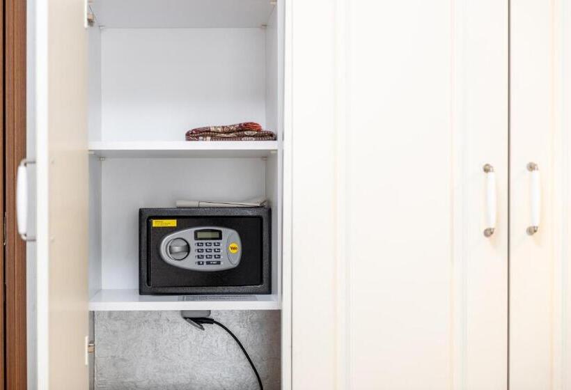 エコノミールーム, Mr Bird