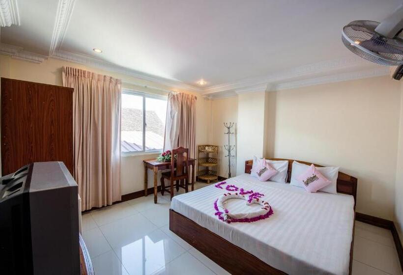 스탠다드 룸, Seng Hout