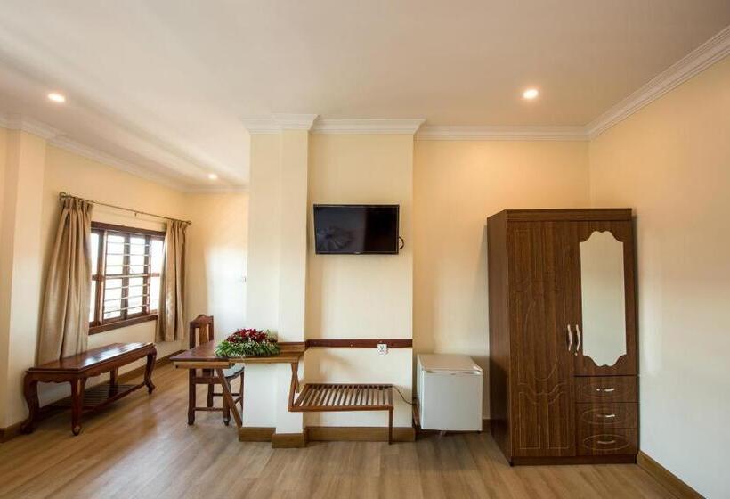 스탠다드 트리플 룸, Seng Hout