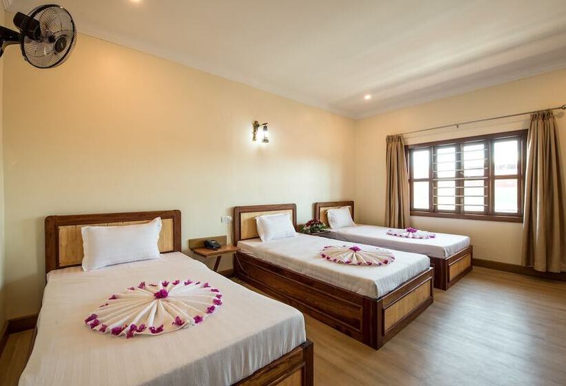 스탠다드 트리플 룸, Seng Hout