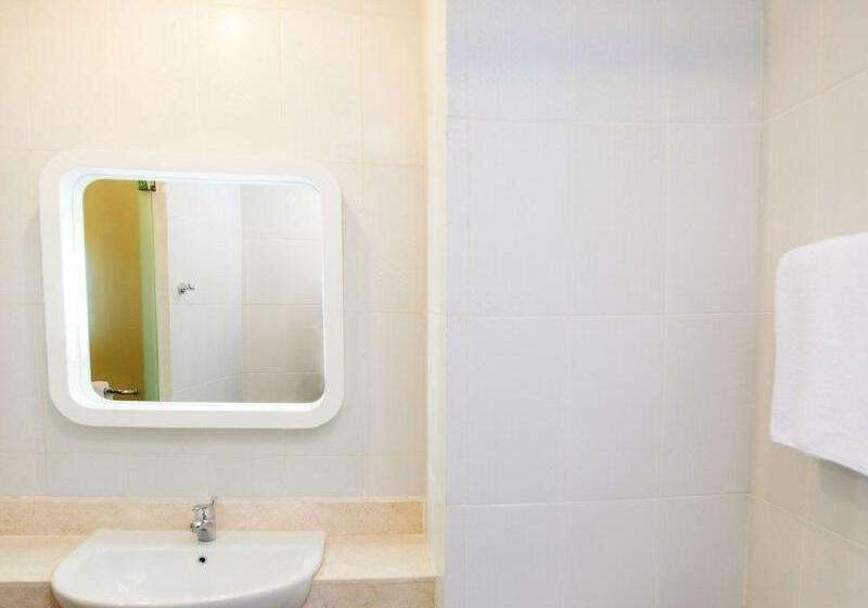 Номер Стандарт, Zest Jemursari By Swiss Belhotel International