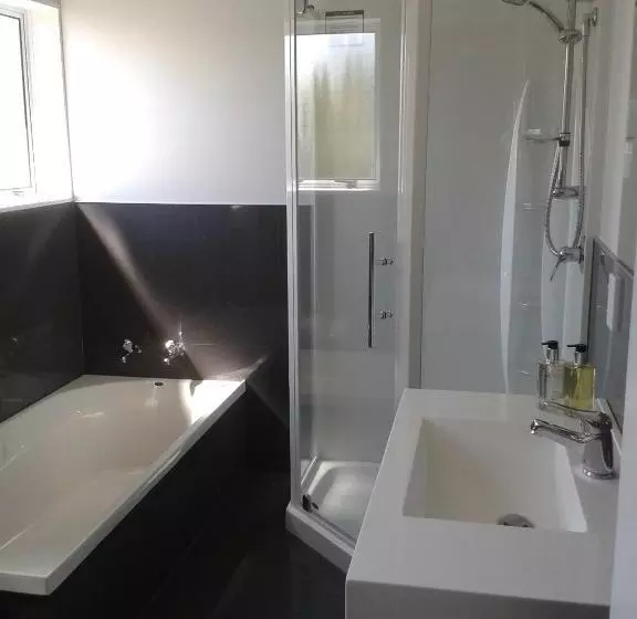آپارتمان 2 خوابه, Carramar Motor Inn