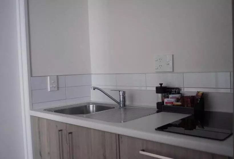 سوییت, Carramar Motor Inn