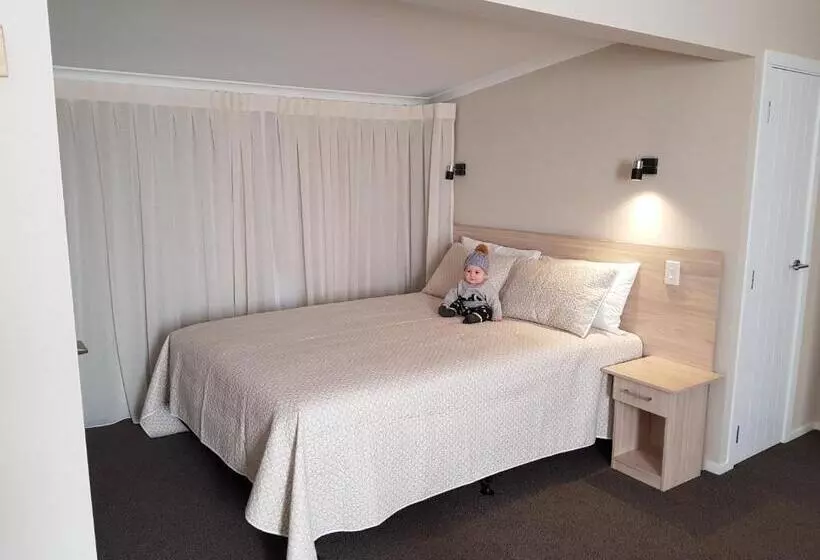 آپارتمان 3 خوابه, Carramar Motor Inn