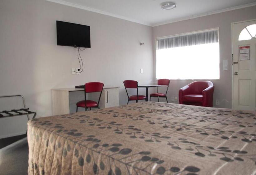 이그제큐티브 스튜디오, Carramar Motor Inn