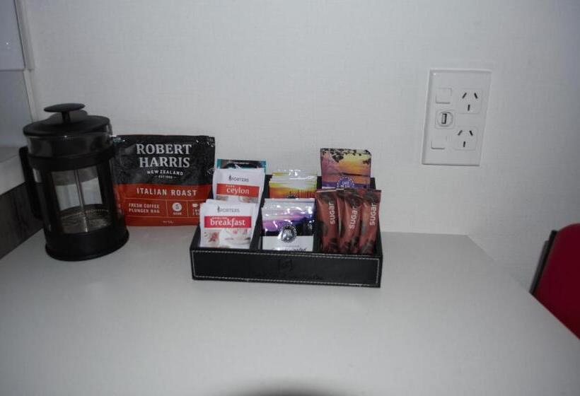 管理人员工作室, Carramar Motor Inn