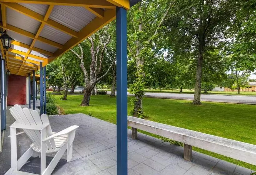 استودیوی لوکس, Asure Oak Estate Motor Lodge