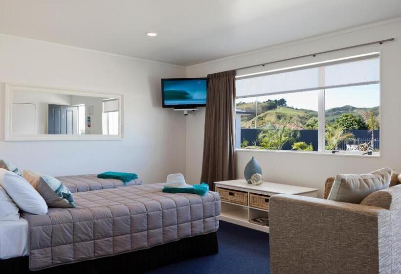 سوییت خانوادگی, Motel Oasis