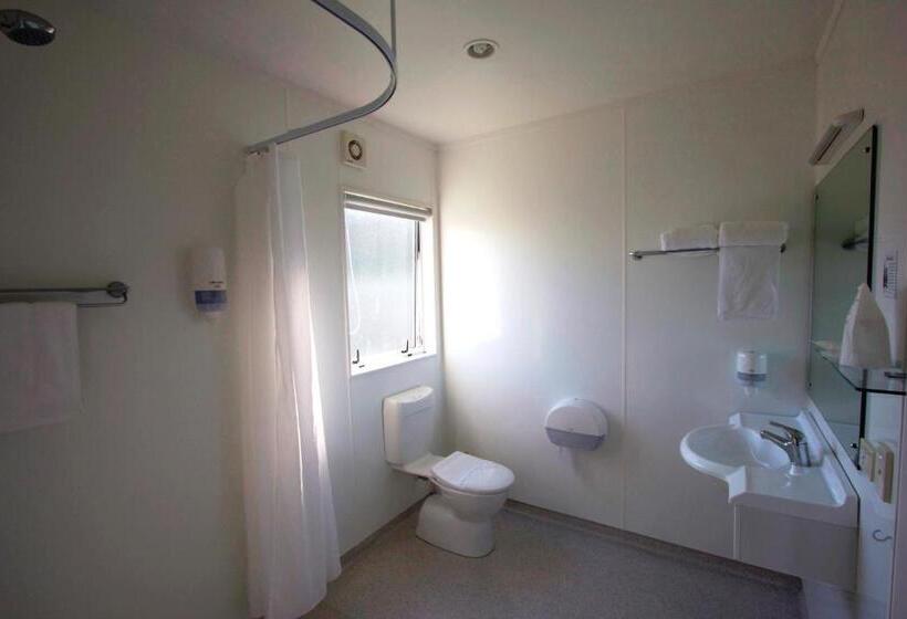 سوییت خانوادگی, Motel Oasis