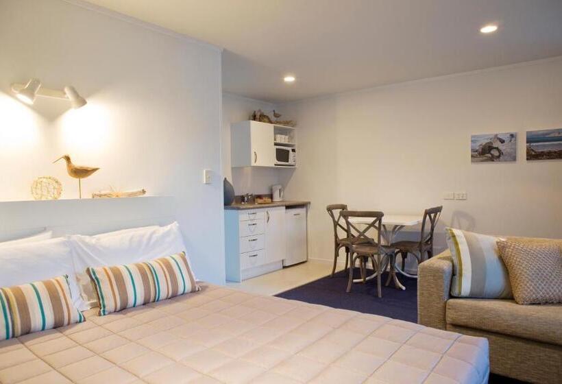 سوییت خانوادگی, Motel Oasis