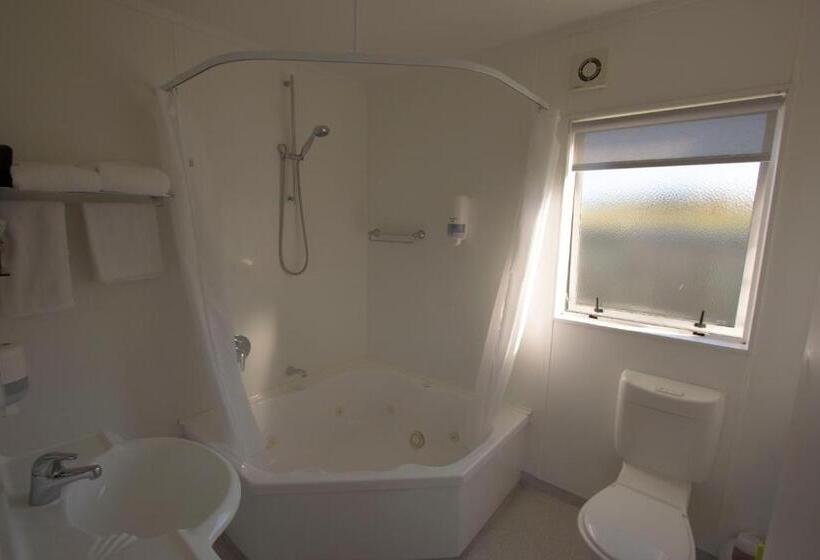 سوییت خانوادگی, Motel Oasis