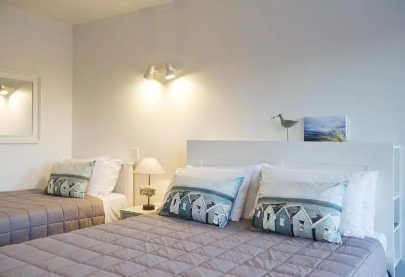 استودیوی استاندارد, Motel Oasis