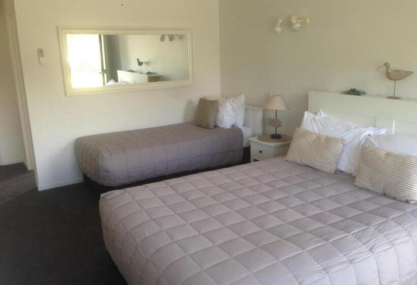 استودیوی استاندارد, Motel Oasis