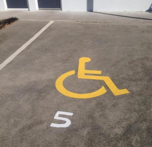 استودیو استاندارد با تخت کینگ, Motel Oasis