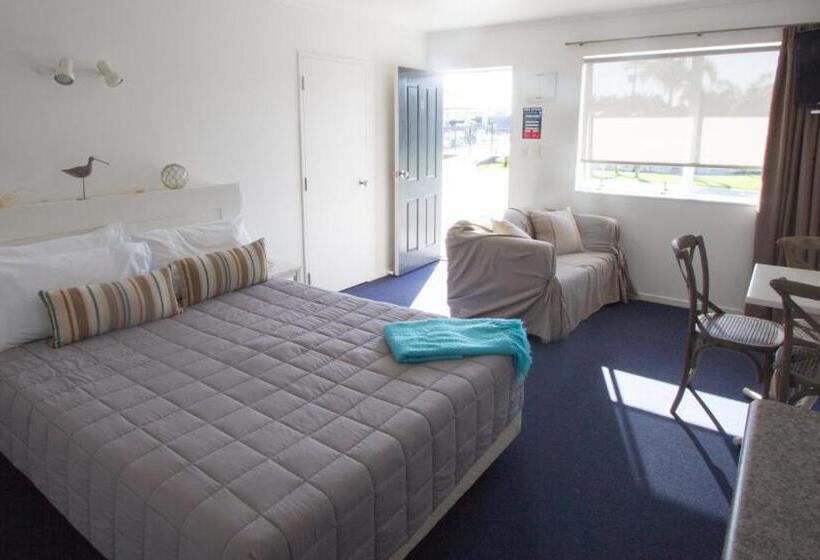 استودیو استاندارد با تخت کینگ, Motel Oasis