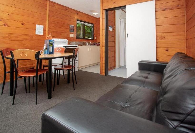 Семейный Номер, Wellington Top 10 Holiday Park