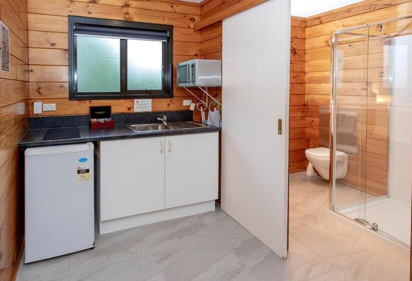 סטודיו סופריור, Wellington Top 10 Holiday Park