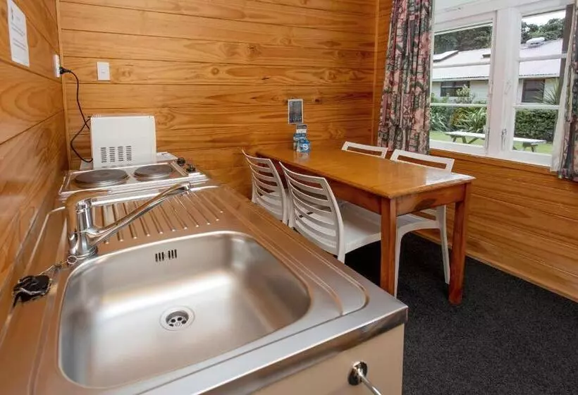 バス共有のスタンダードルーム, Wellington Top 10 Holiday Park