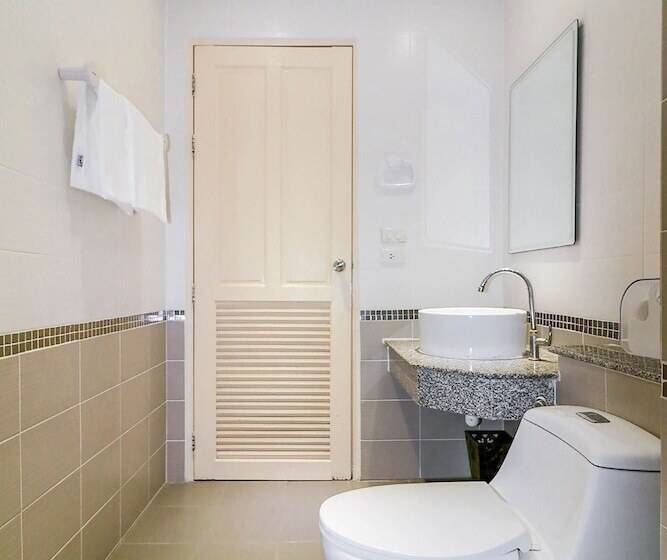 غرفة ديلوكس, Natural Beach Hotel Pattaya