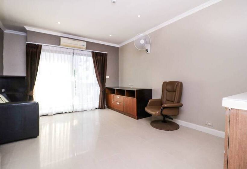 Lakosztály, Natural Beach Hotel Pattaya