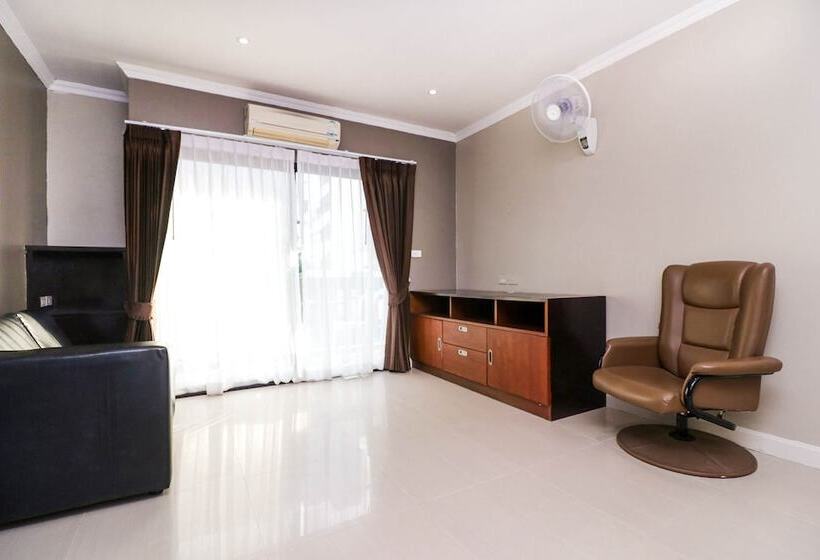 جناح, Natural Beach Hotel Pattaya