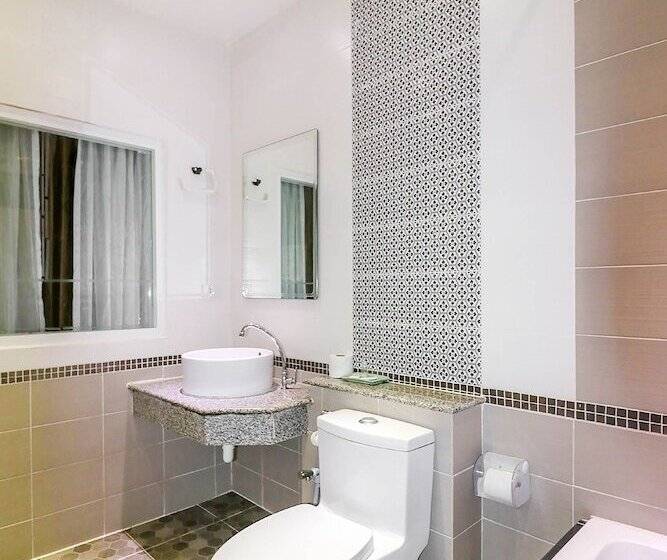 جناح, Natural Beach Hotel Pattaya