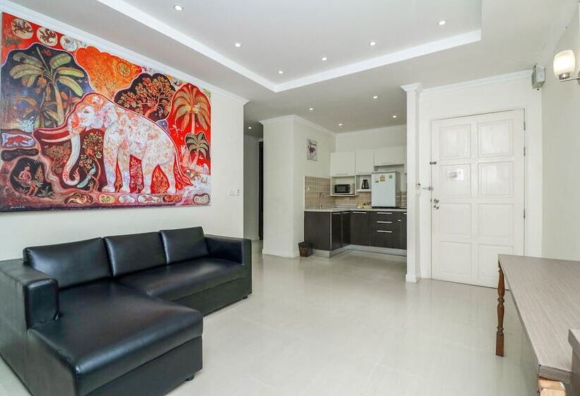 جناح, Natural Beach Hotel Pattaya