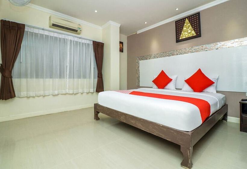 جناح, Natural Beach Hotel Pattaya