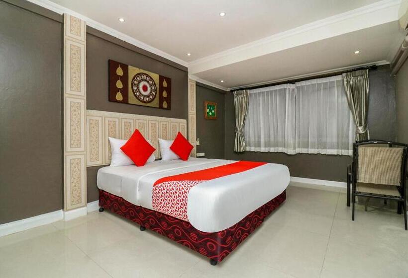 Tengerre Néző Deluxe Szoba, Natural Beach Hotel Pattaya