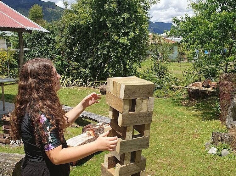 스탠다드 스튜디오, Off The Beaten Trail Accommodation & Bike Tours