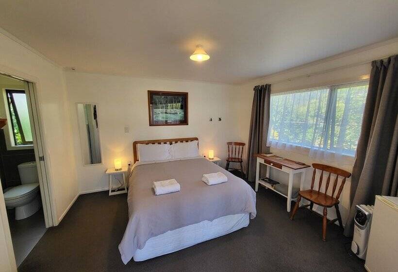 스탠다드 스튜디오, Off The Beaten Trail Accommodation & Bike Tours