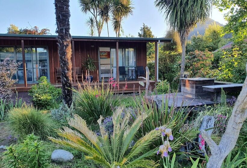 Standard Studio, Off The Beaten Trail Accommodation & Bike Tours