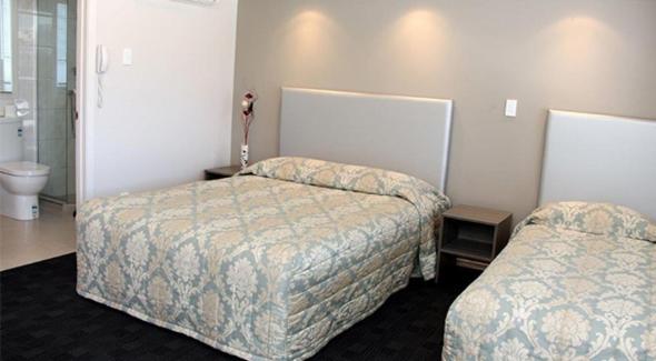 스탠다드 스튜디오, Phoenix Palm Motel