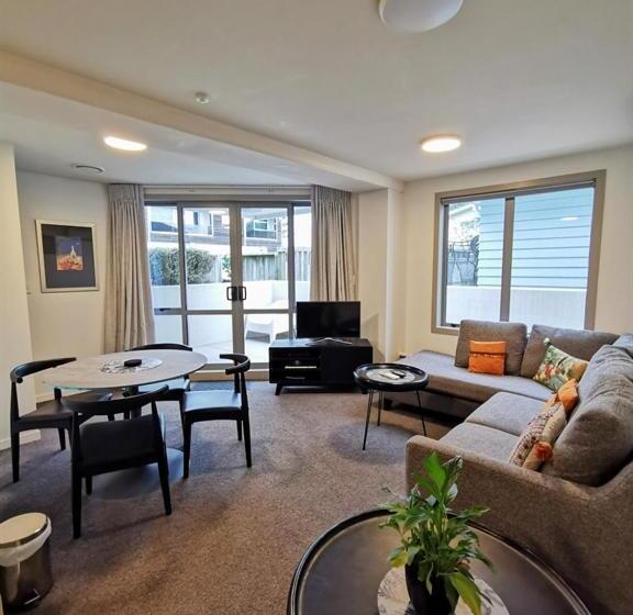 آپارتمان 1 خوابه همکف, The Anchorage Apartments
