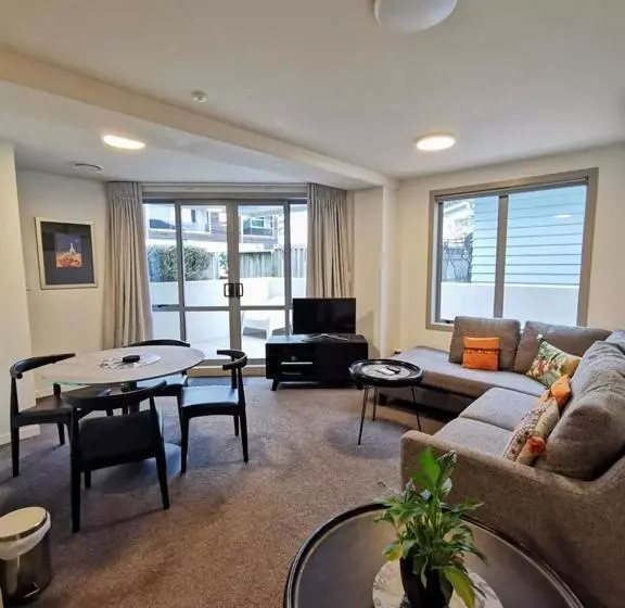 آپارتمان 1 خوابه همکف, The Anchorage Apartments