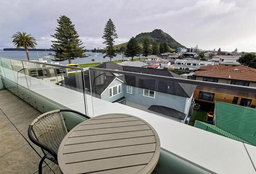 Апартаменты 1 Спальня с Видом, The Anchorage Apartments