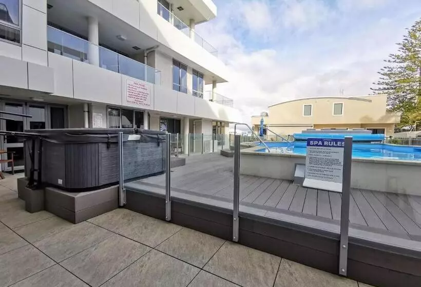آپارتمان 1 خوابه با چشمانداز استخر, The Anchorage Apartments