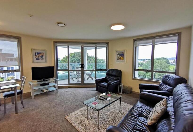 Номер Deluxe, The Anchorage Apartments