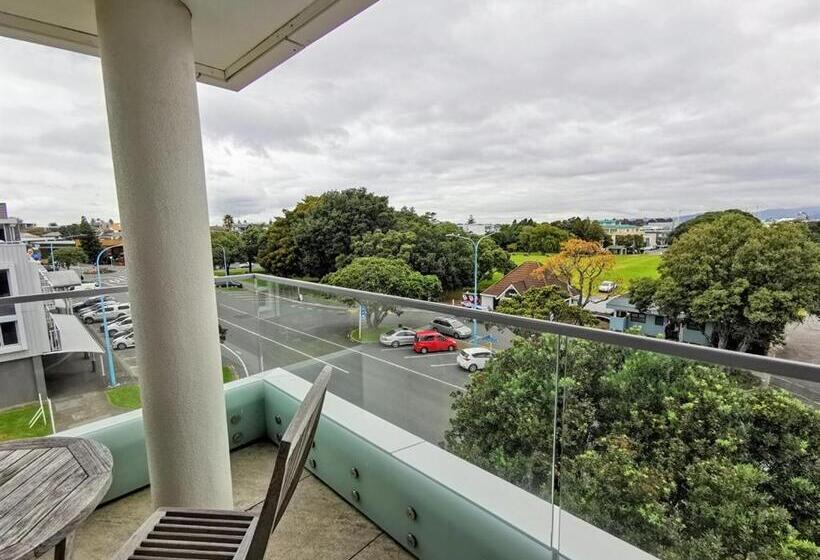 Номер Deluxe, The Anchorage Apartments