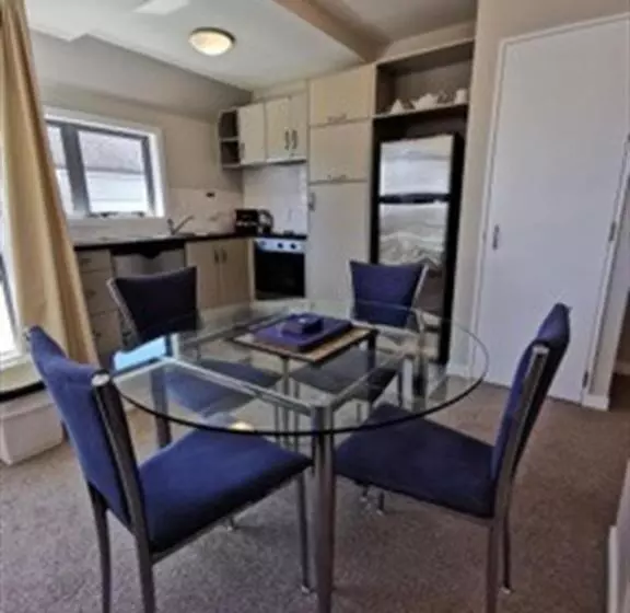 اتاق استاندارد با چشمانداز دریا, The Anchorage Apartments