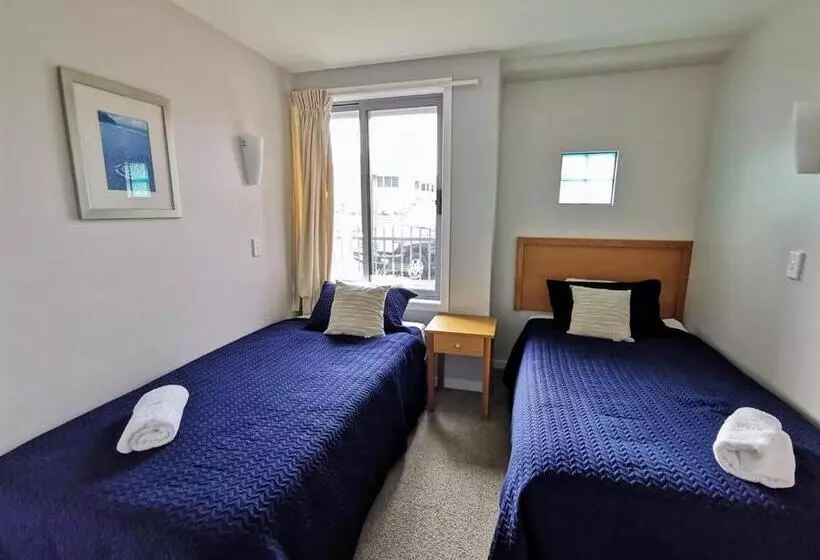 اتاق لوکس با بالکن, The Anchorage Apartments