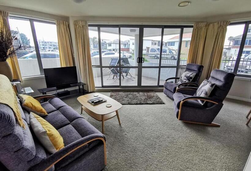 Номер Deluxe с Балконом, The Anchorage Apartments