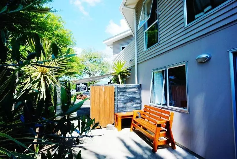 スタンダードスタジオ, Waihi Motel
