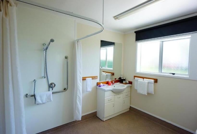 Студия Стандарт, Waihi Motel