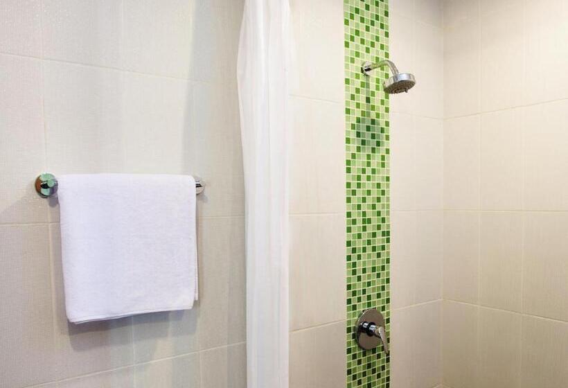 Номер Стандарт, Zest Jemursari By Swiss Belhotel International