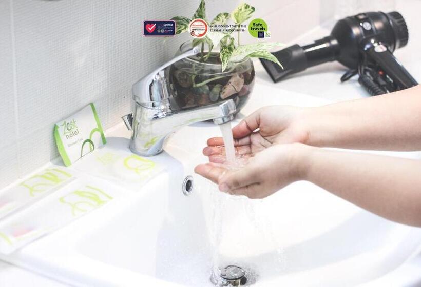 Люкс, Zest Jemursari By Swiss Belhotel International